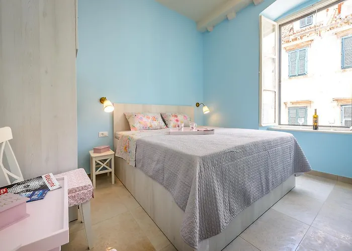 Stradun View En Suite Rooms & Studio